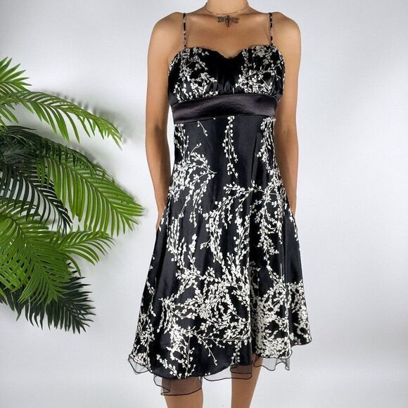 Studio Y Dresses & Skirts - Vintage Y2K Black & White Floral Fairy Grunge Knee Length Babydoll Dress / L
